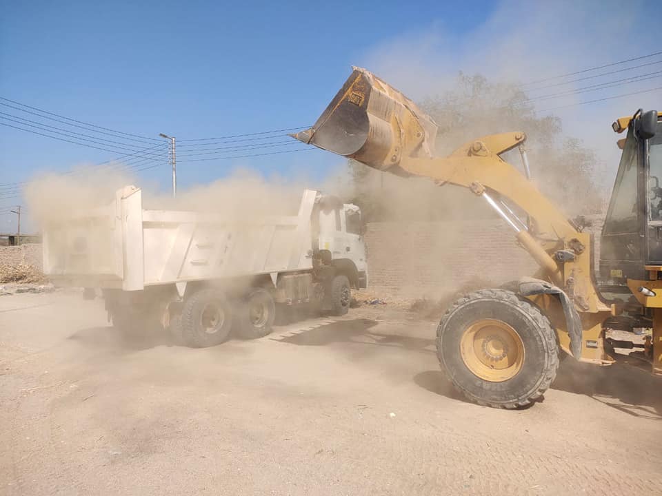 رفع المخلفات والقمامة بمدينة الطود