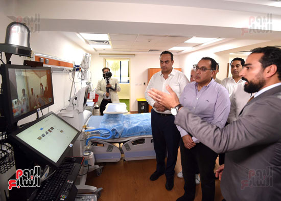 رئيس الوزراء يطمئن على التجهيزات والاستعدادات النهائية بمستشفى شرم الشيخ (18)