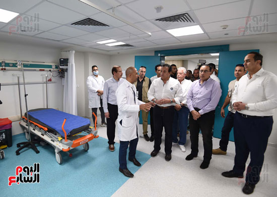 رئيس الوزراء يطمئن على التجهيزات والاستعدادات النهائية بمستشفى شرم الشيخ (13)