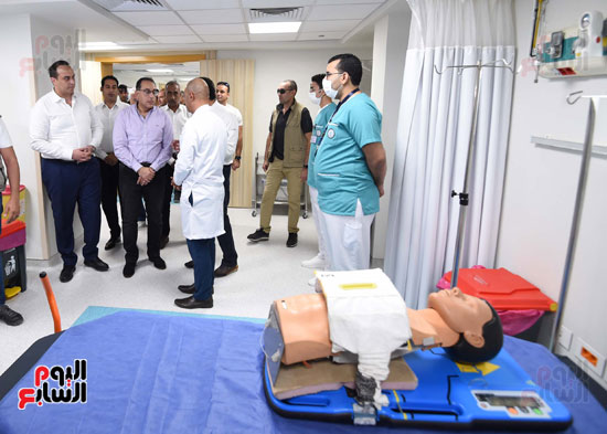 رئيس الوزراء يطمئن على التجهيزات والاستعدادات النهائية بمستشفى شرم الشيخ (10)