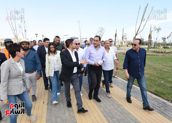 رئيس الوزراء يتفقد الحديقة المركزية بشرم الشيخ (5)