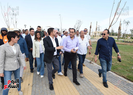 رئيس الوزراء يتفقد الحديقة المركزية بشرم الشيخ (3)