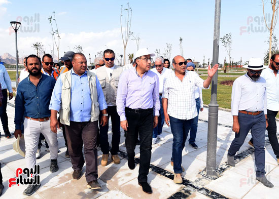 رئيس الوزراء يتفقد الحديقة المركزية بشرم الشيخ (1)