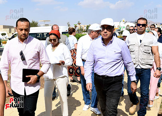رئيس الوزراء يتابع أعمال تطوير ميدان السلام بشرم الشيخ والمنطقة المحيطة     (2)