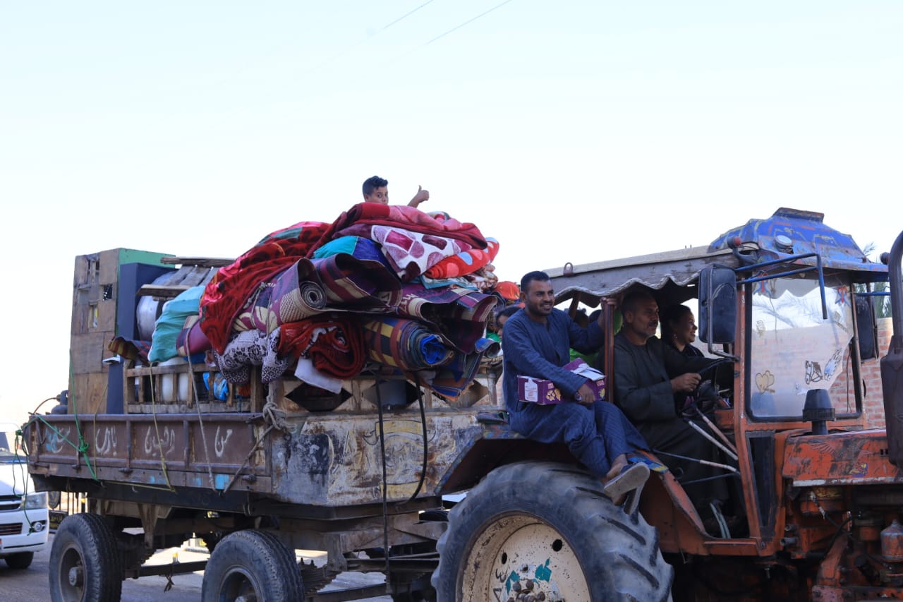 سعادة الأسر بالوصول للدير للتخييم أيام الإحتفالات