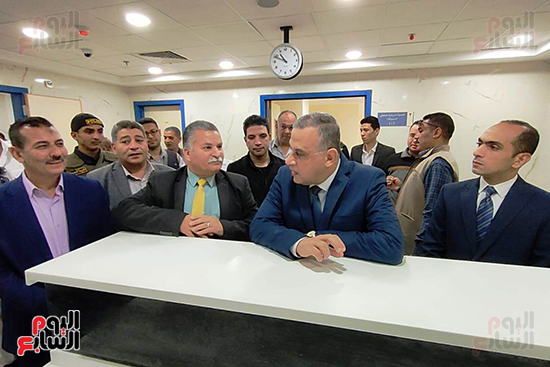 خلال-جولته-بمستشفى-طهطا-العام-قبل-إنطلاق-التشغيل-الفعلى-لخدمة-المواطنين-(3)