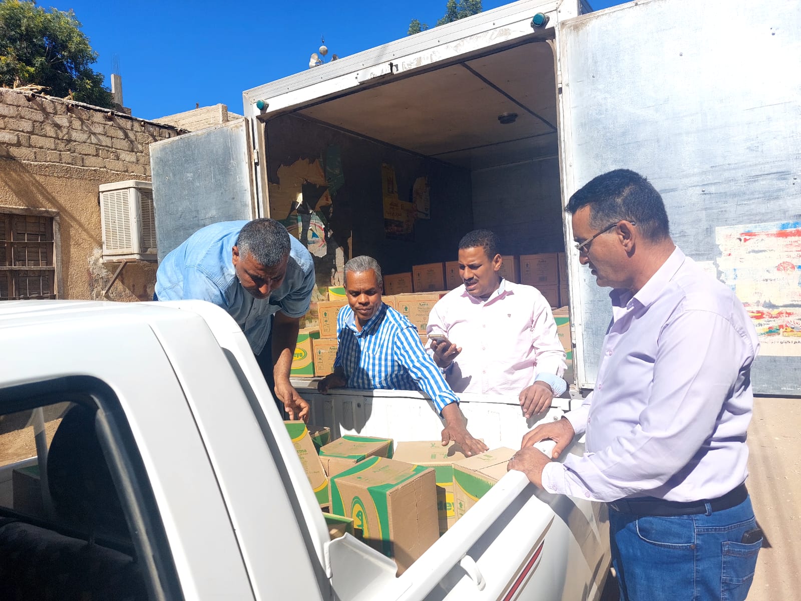 حملات تموينية فى مدينة الطود