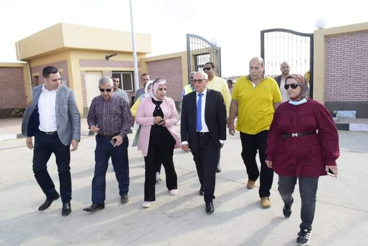 محافظ بورسعيد ورئيس مجلس مدينة بورفؤاد يتفقدان محطة معالجة مياه الصرف الصحى