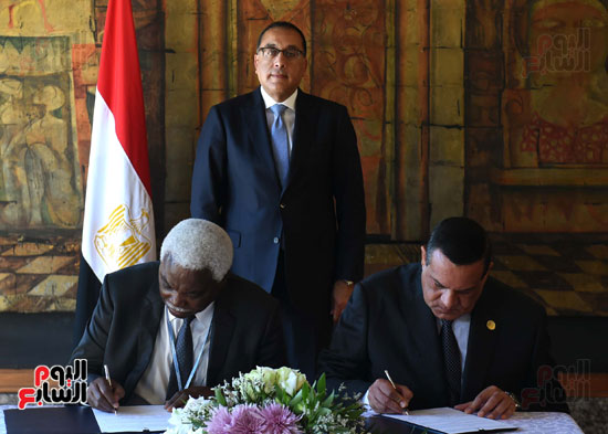رئيس الوزراء يشهد مراسم توقيع مذكرة تفاهم بشأن استضافة مصر أعمال الدورة العاشرة لقمة المدن الأفريقية عام 2025   (1)