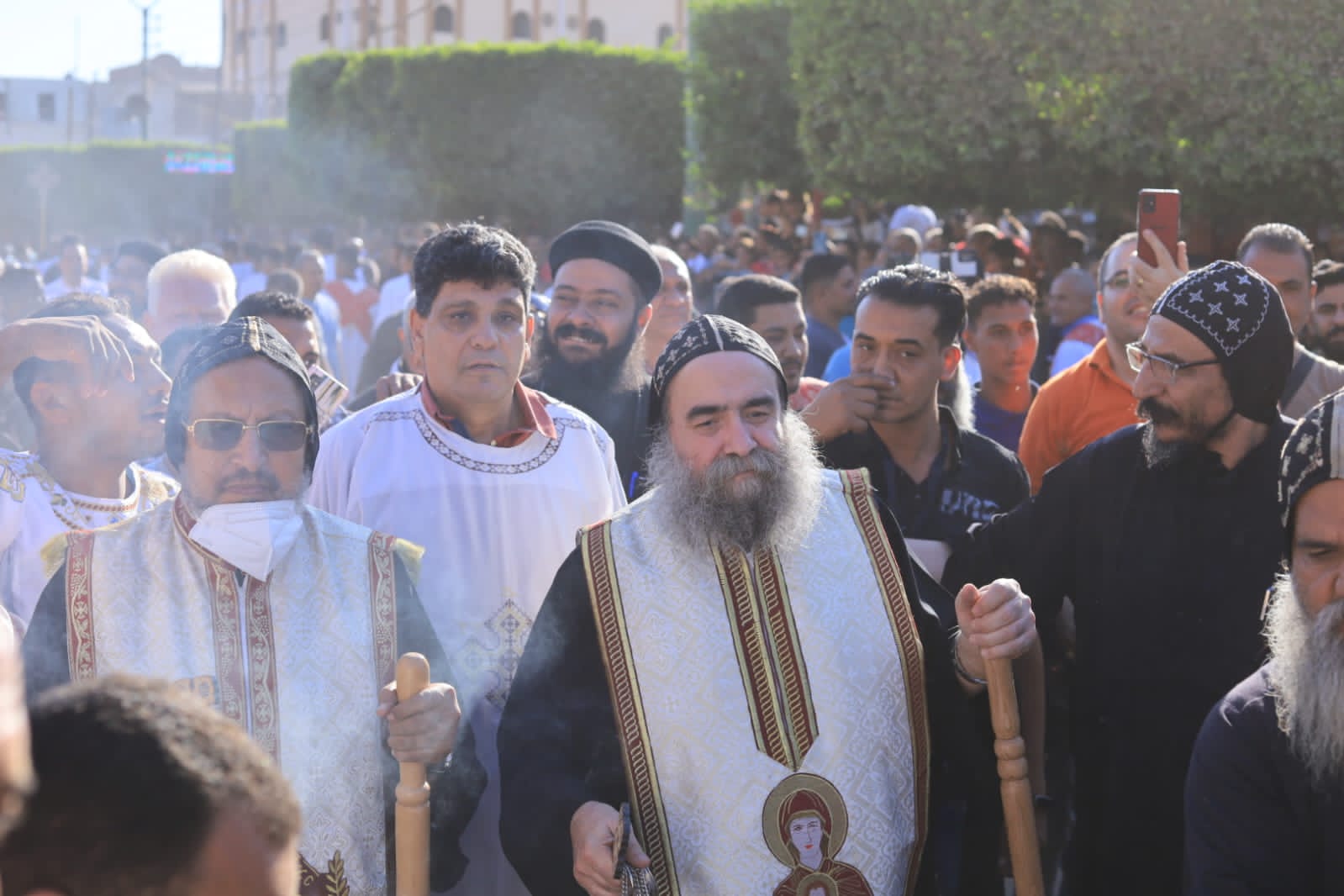 احتفالات وزفة مبهجة بحضور الآلاف من شعب الكنيسة  (4)