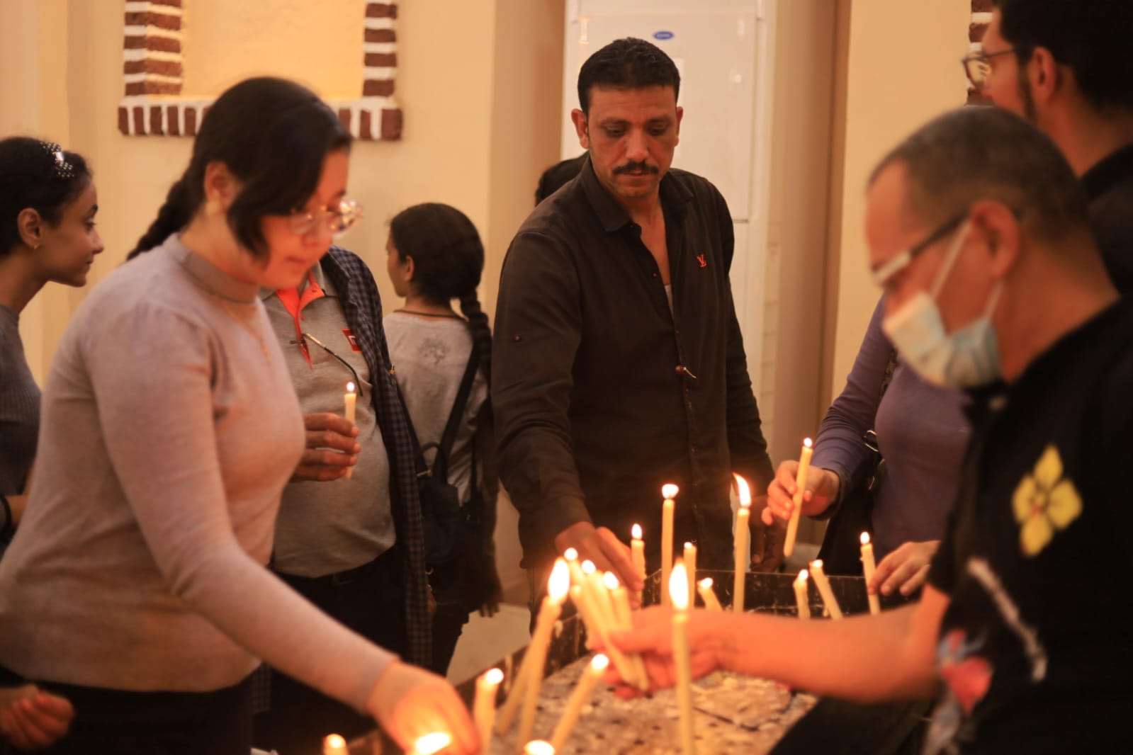 احتفالات وزفة مبهجة بحضور الآلاف من شعب الكنيسة  (1)