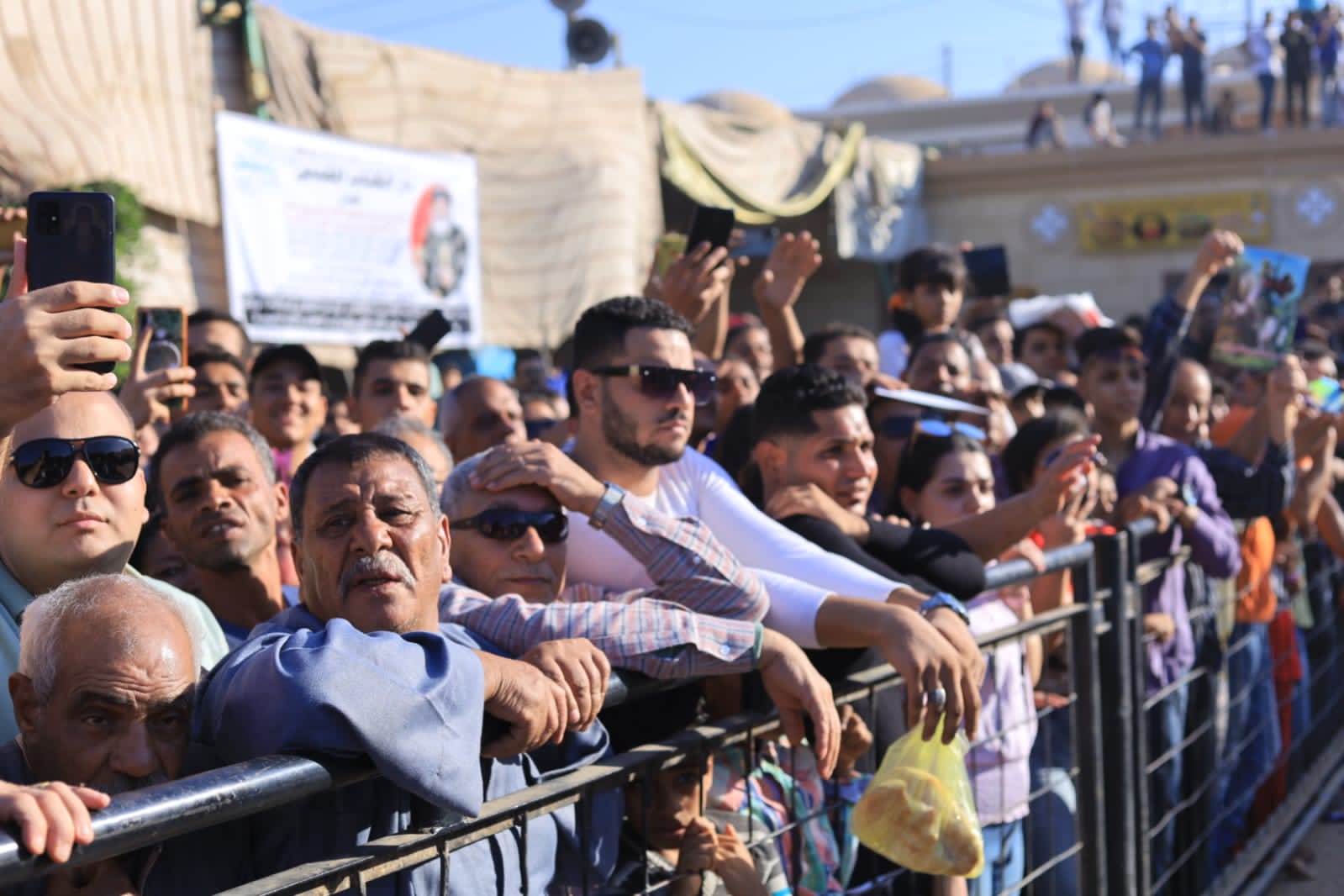 احتفالات وزفة مبهجة بحضور الآلاف من شعب الكنيسة  (9)