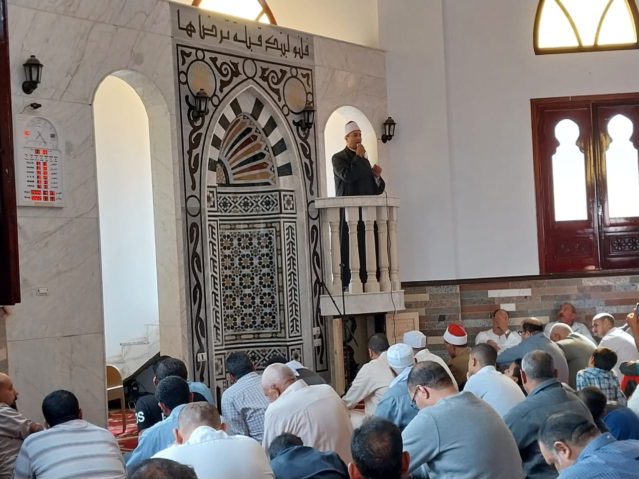 صلاة الجمعة اليوم فى أحد المساجد الجديدة