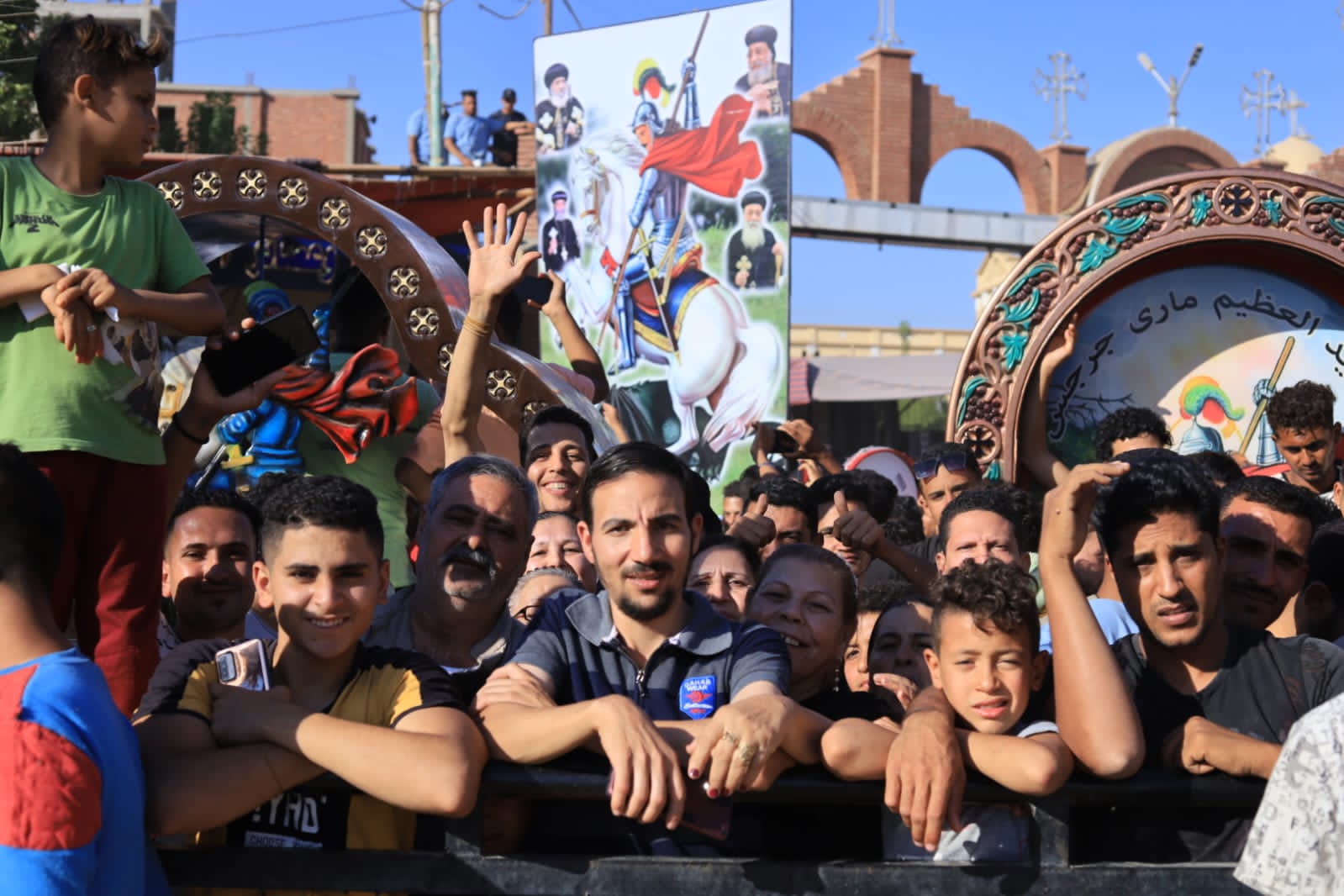 احتفالات وزفة مبهجة بحضور الآلاف من شعب الكنيسة  (3)