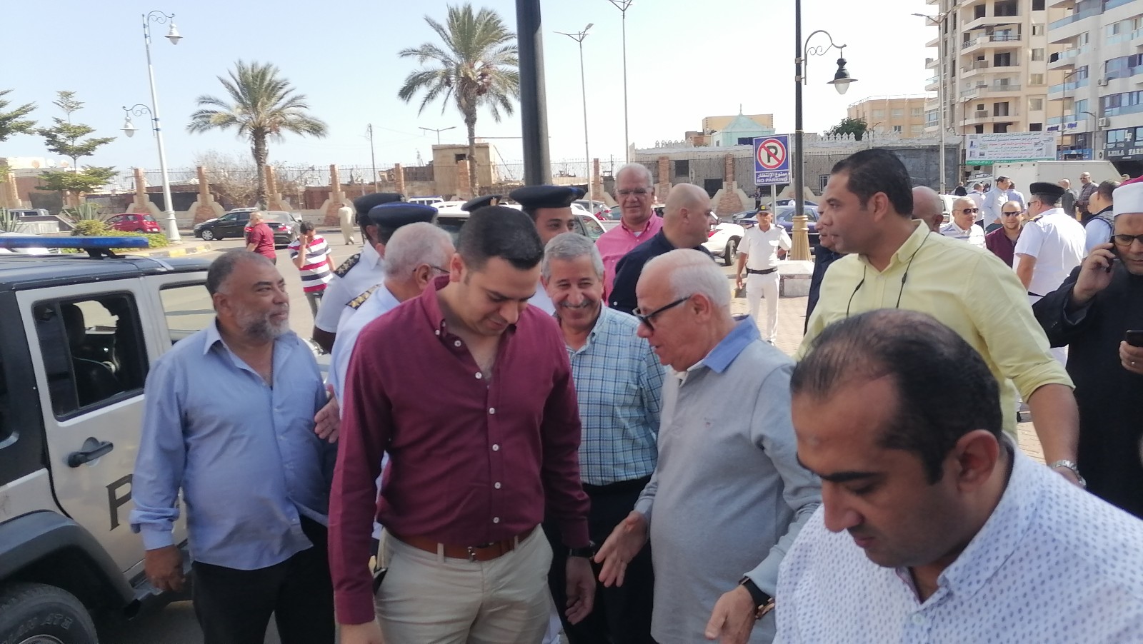 محافظ بورسعيد والنائب في جولة بالشوارع