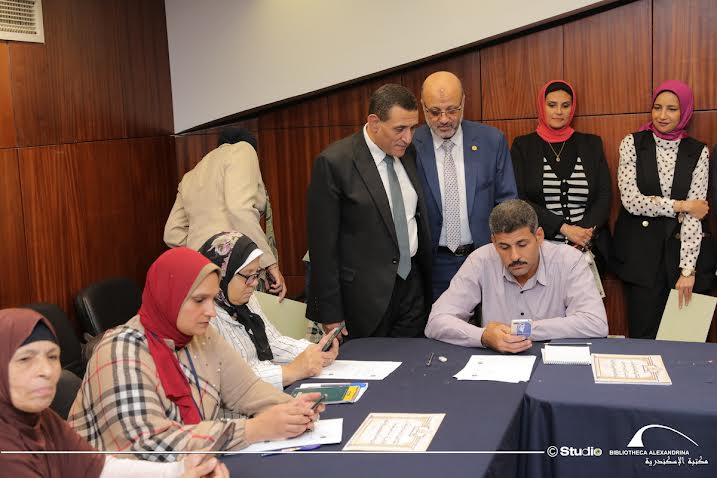 رئيس الهيئة العامة لتعليم الكبار يتفقد إنجازات مكتبة الإسكندرية لمحو الأمية (2)