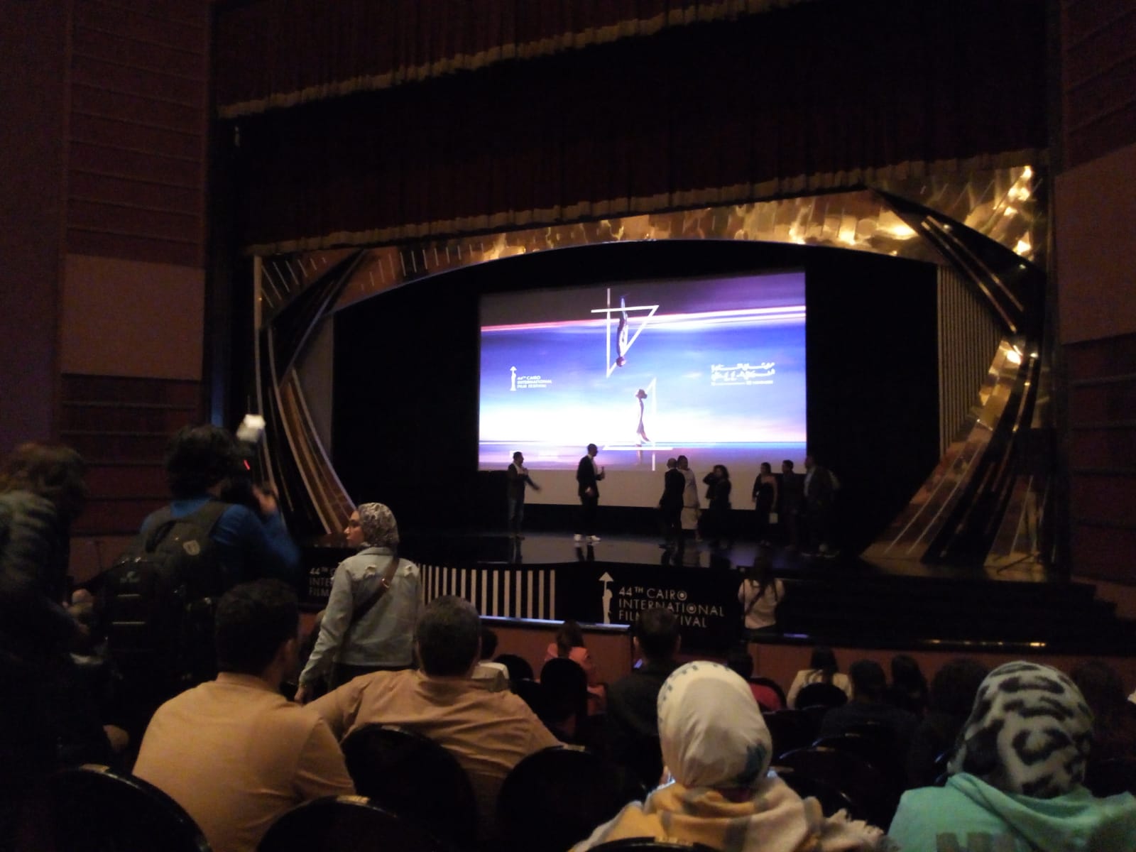 جمهور مهرجان القاهرة يستقبل فيلم بعيدًا عن النيل  بحفاوة شديدة (3)