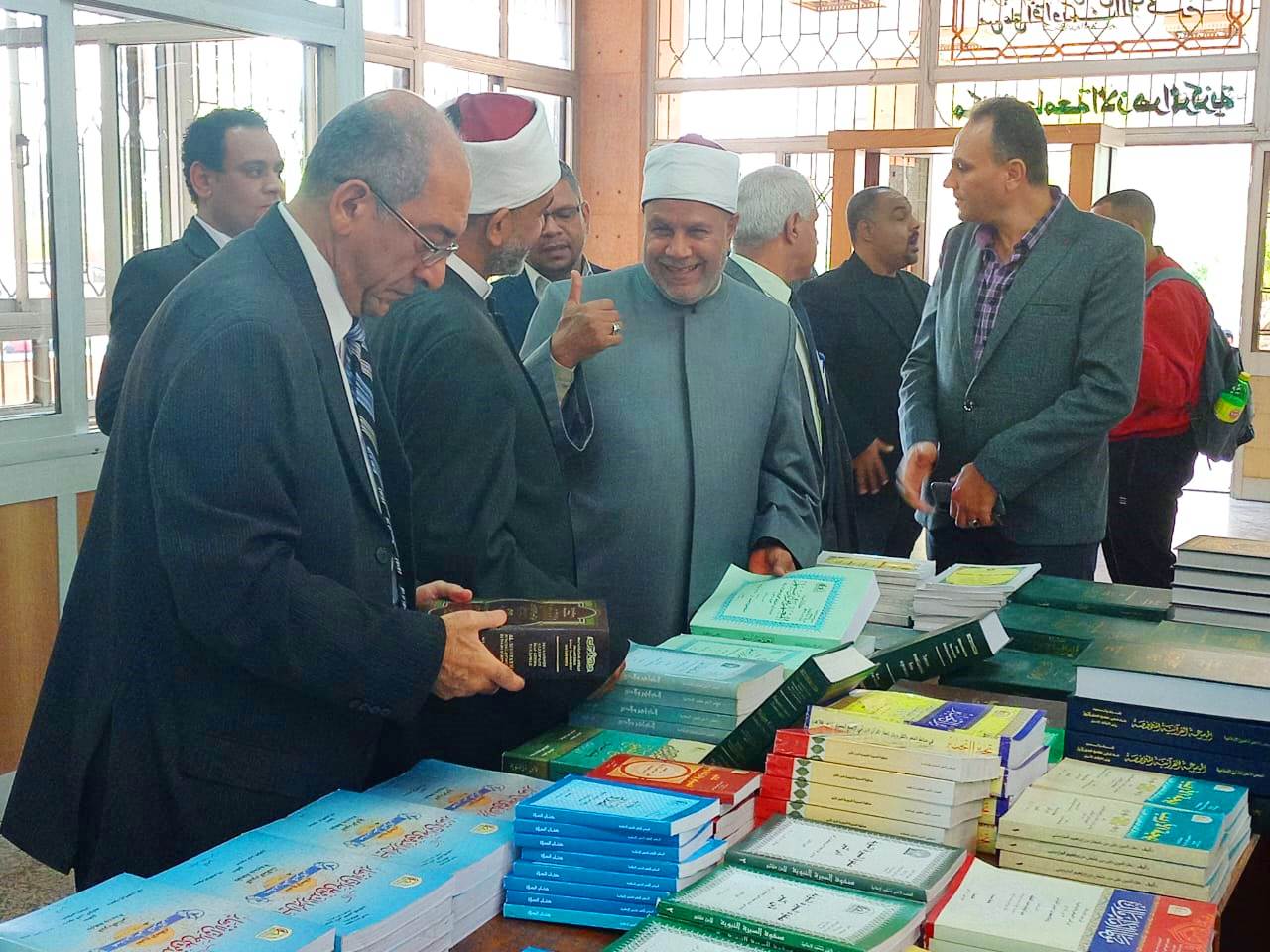 معرض كتاب المجلس  الأعلى للشئون الإسلامية بمكتبة جامعة الأزهر