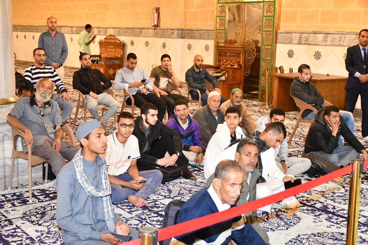 إقبال على مقرأة كبار القراء فى مسجد الحسين