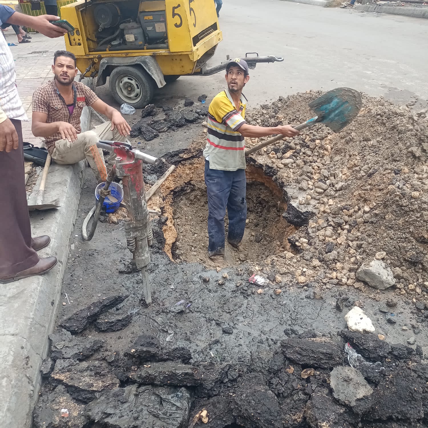 إصلاح كسر 2 ماسورة مياه بقرية ابيس العاشرة وشارع الاسكندر الاكبر وسط الإسكندرية (2)