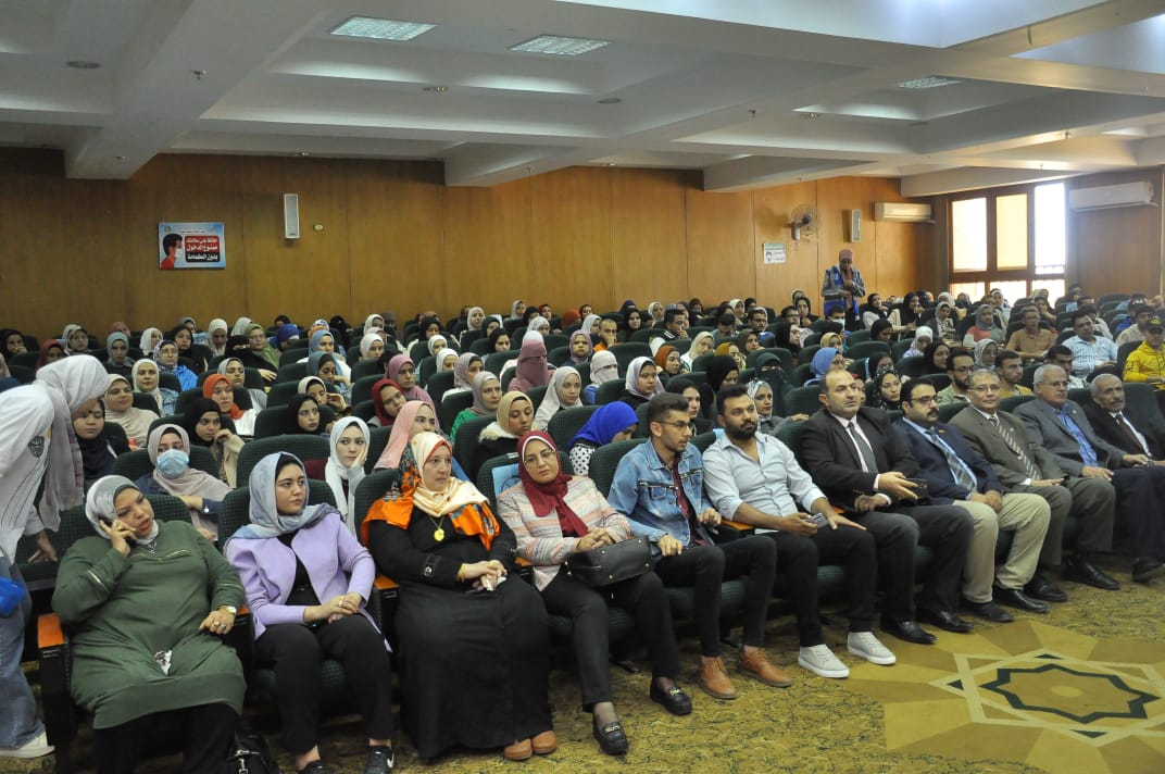 جانب من حضور طلاب وطالبات جامعة كفر الشيخ