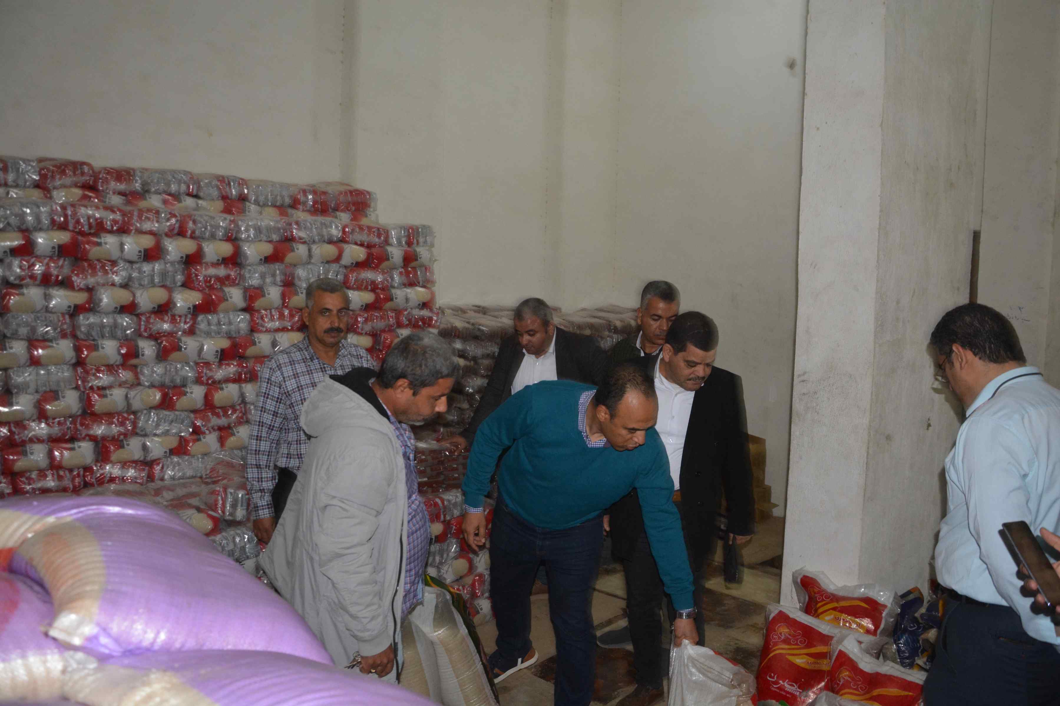 ضبط 10 أطنان أرز بمركز أبو قرقاص في المنيا وطرح الكميات المضبوطة بالمنافذ (9)