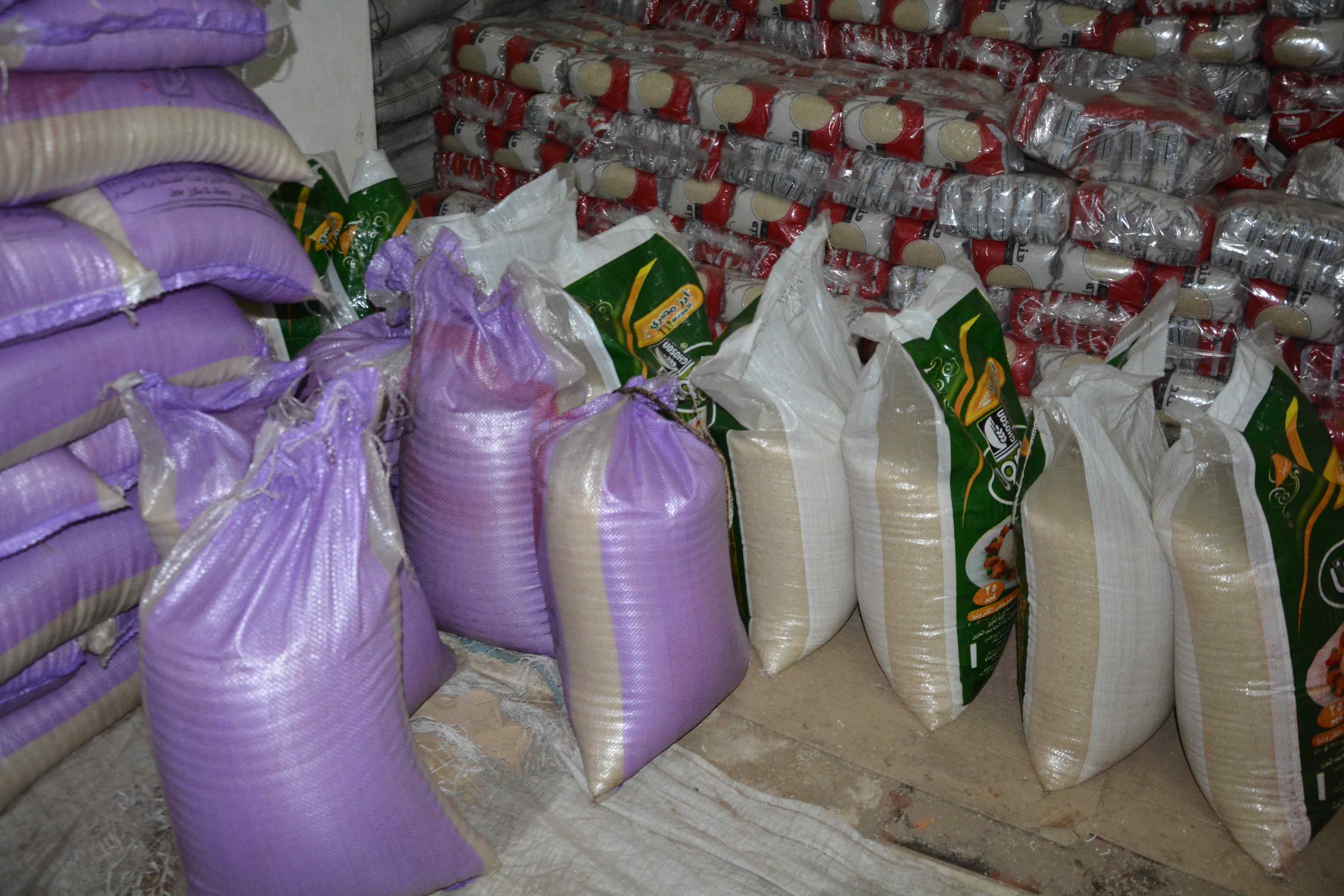 ضبط 10 أطنان أرز بمركز أبو قرقاص في المنيا وطرح الكميات المضبوطة بالمنافذ (7)