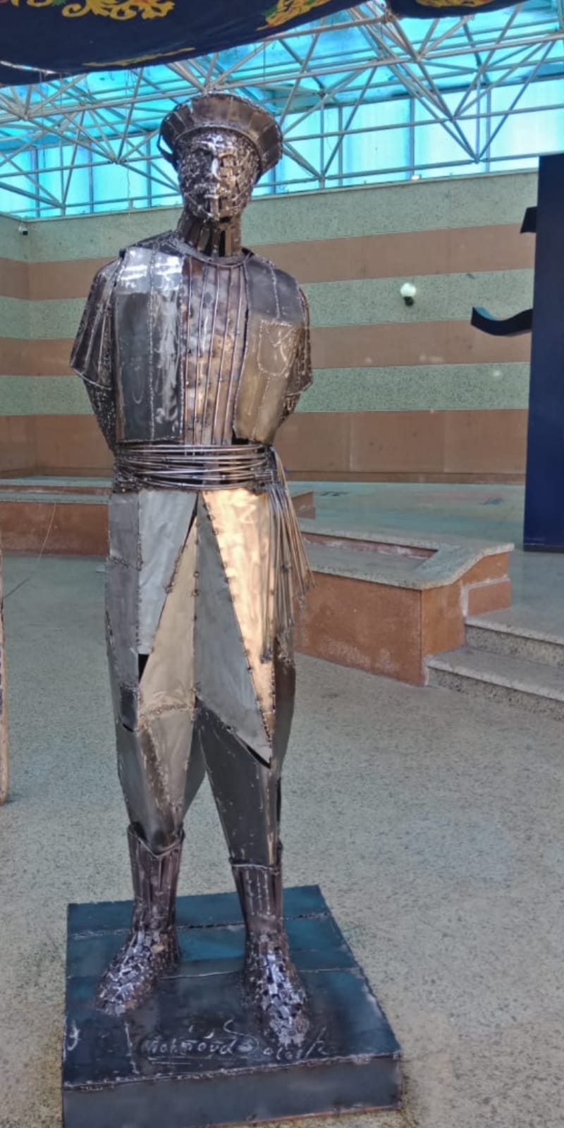 تمثال صياد بورسعيد وزنه نصف طن من خردة الحديد