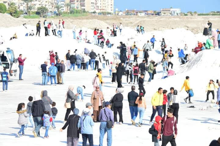 إقبال كبير على جبال الملح ببورفؤاد