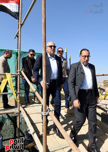 الدكتور مصطفى مدبولى يتفقد أعمال تطوير ساحة جامع عمرو بن العاص (1 (21)