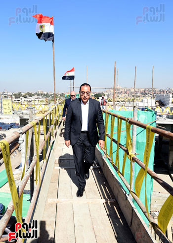 الدكتور مصطفى مدبولى يتفقد أعمال تطوير ساحة جامع عمرو بن العاص (1 (3)