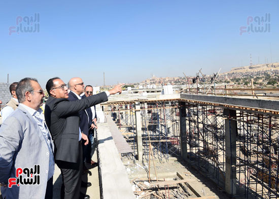 الدكتور مصطفى مدبولى يتفقد أعمال تطوير ساحة جامع عمرو بن العاص (1 (16)