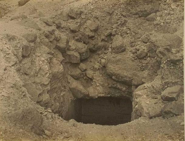 العثور على مدخل قبر توت عنخ آمون تحت أكوام من الحطام.