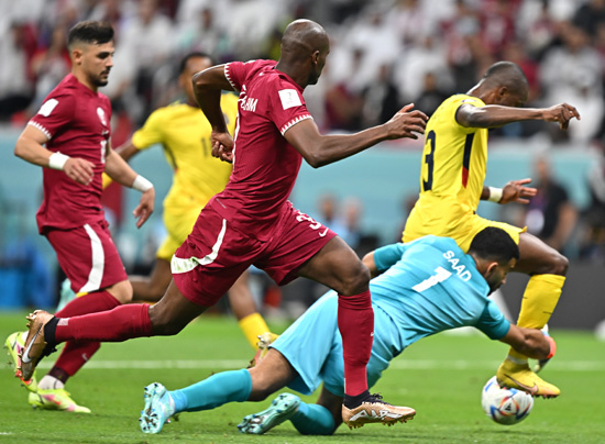 قطر-والأكوادور-الشوط-الأول-(1)