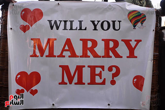 لافتة-على-إحدي-البالونات-مفاجأة-شاب-لصديقته لافتة-على-إحدي-البالونات-مفاجأة-شاب-لصديقته