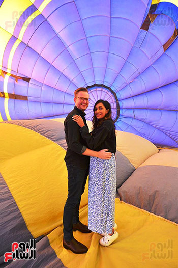 أسترالى-يطلب-الزواج-من-هندية-فى-قلب-رحلة-بالون-بمصر أسترالى-يطلب-الزواج-من-هندية-فى-قلب-رحلة-بالون-بمصر