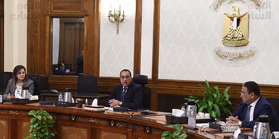 رئيس الوزراء يتابع جهود صندوق مصر السيادى (3)
