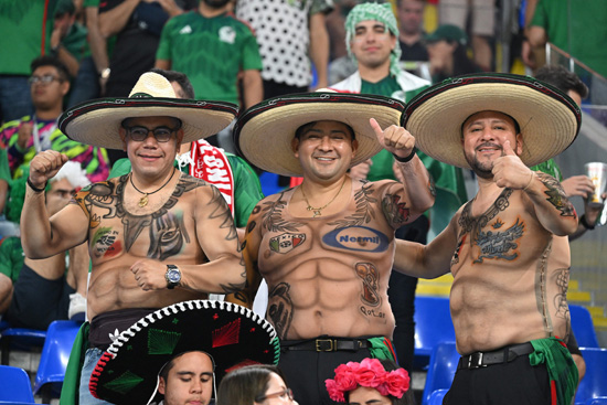كرنفال جماهيرى مكسيكى فى مباراة بولندا بكأس العالم (7)