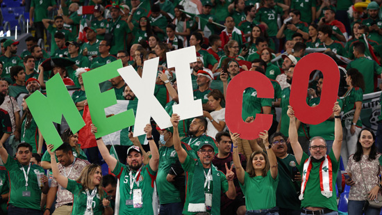 كرنفال جماهيرى مكسيكى فى مباراة بولندا بكأس العالم (9)