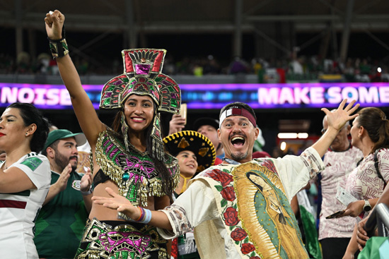 كرنفال جماهيرى مكسيكى فى مباراة بولندا بكأس العالم (6)