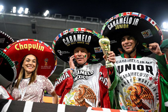 كرنفال جماهيرى مكسيكى فى مباراة بولندا بكأس العالم (4)