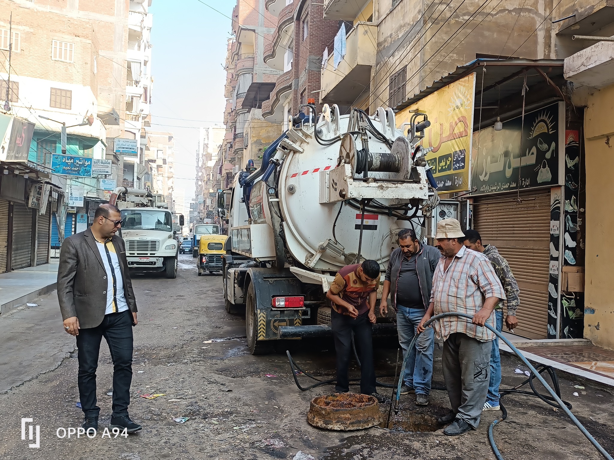 تطهير خطوط الصرف بأحياء دسوق