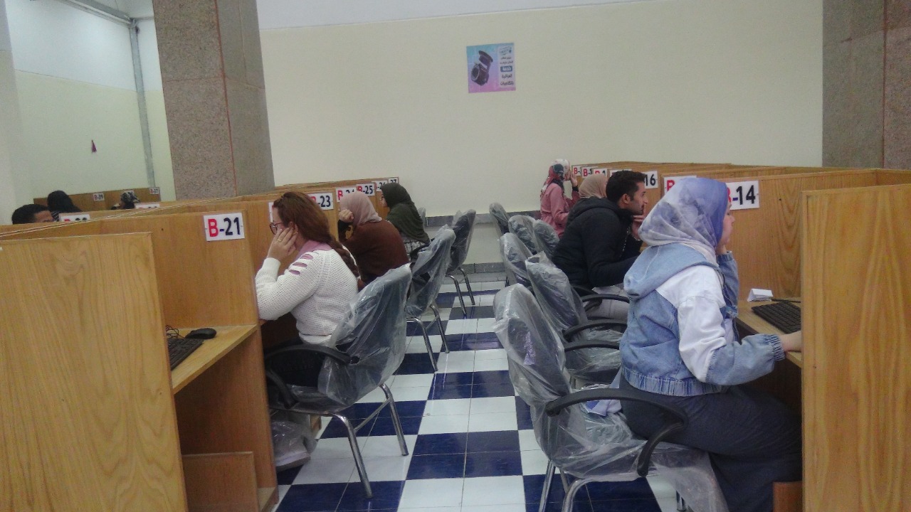 اكتمال الاختبارات الإلكترونية لجميع طلاب القطاع الطبى بجامعة المنيا (3)