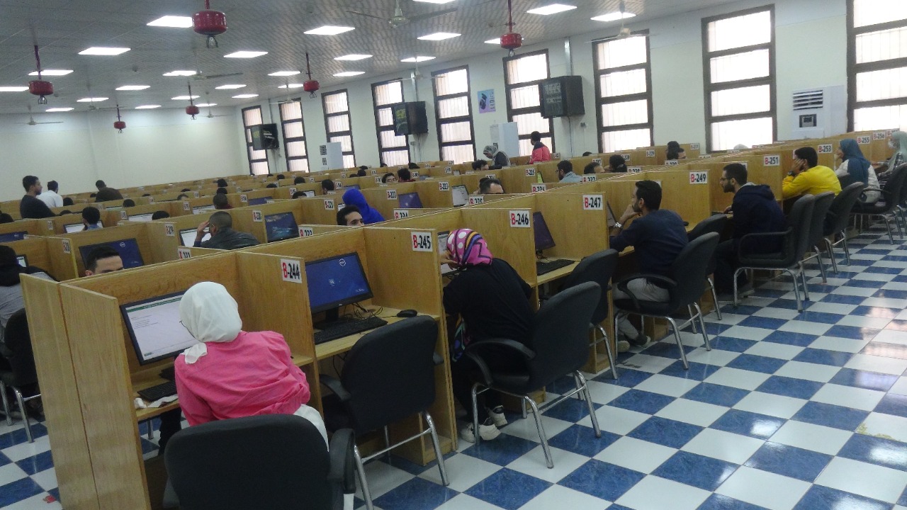 اكتمال الاختبارات الإلكترونية لجميع طلاب القطاع الطبى بجامعة المنيا (1)