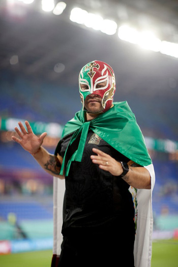 كرنفال جماهيرى مكسيكى فى مباراة بولندا بكأس العالم (5)