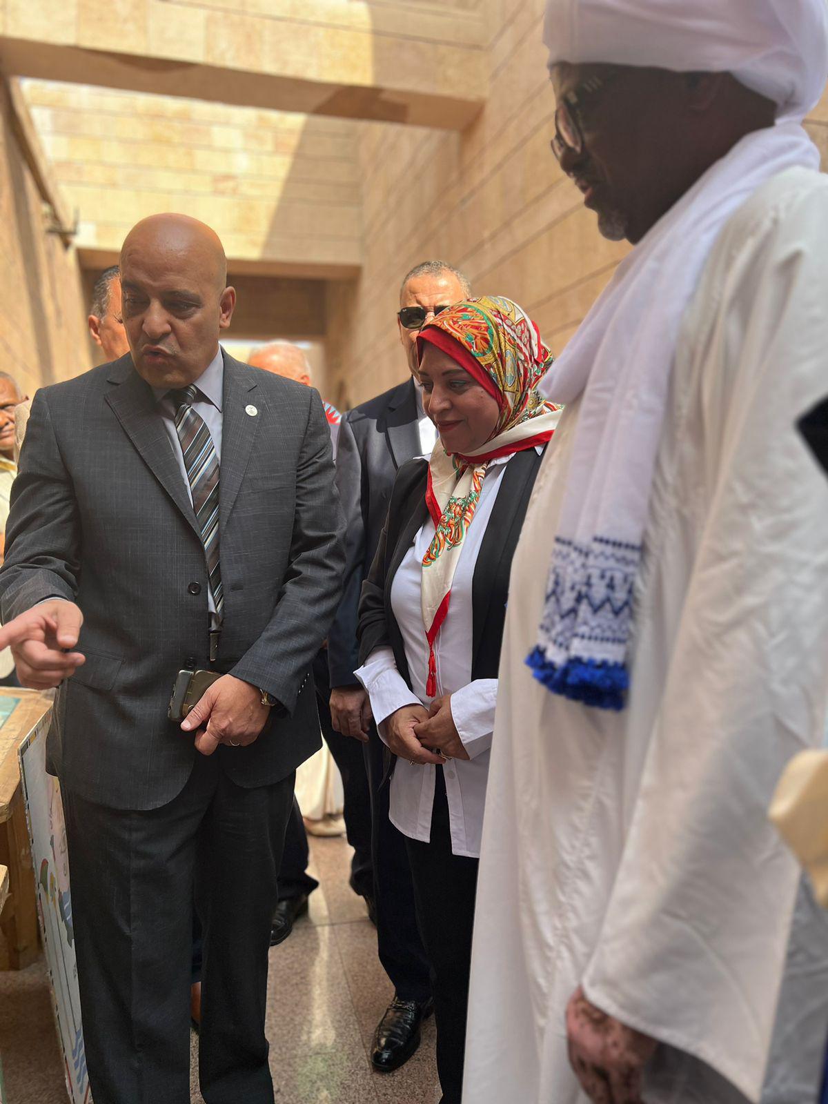 رئيس جامعة أسوان والقنصل السودانى