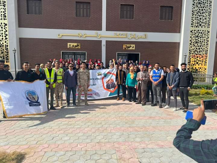 زيارة طلابية لطلاب جامعة جنوب الوادى لمشروعات المبادرة الرئاسية حياة كريمة (1)