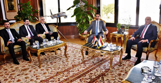 وزير-الطيران-يستقبل-وزير-النقل-العراقى