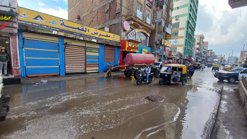 رفع مياه الامطار بشوارع سيدي سالم