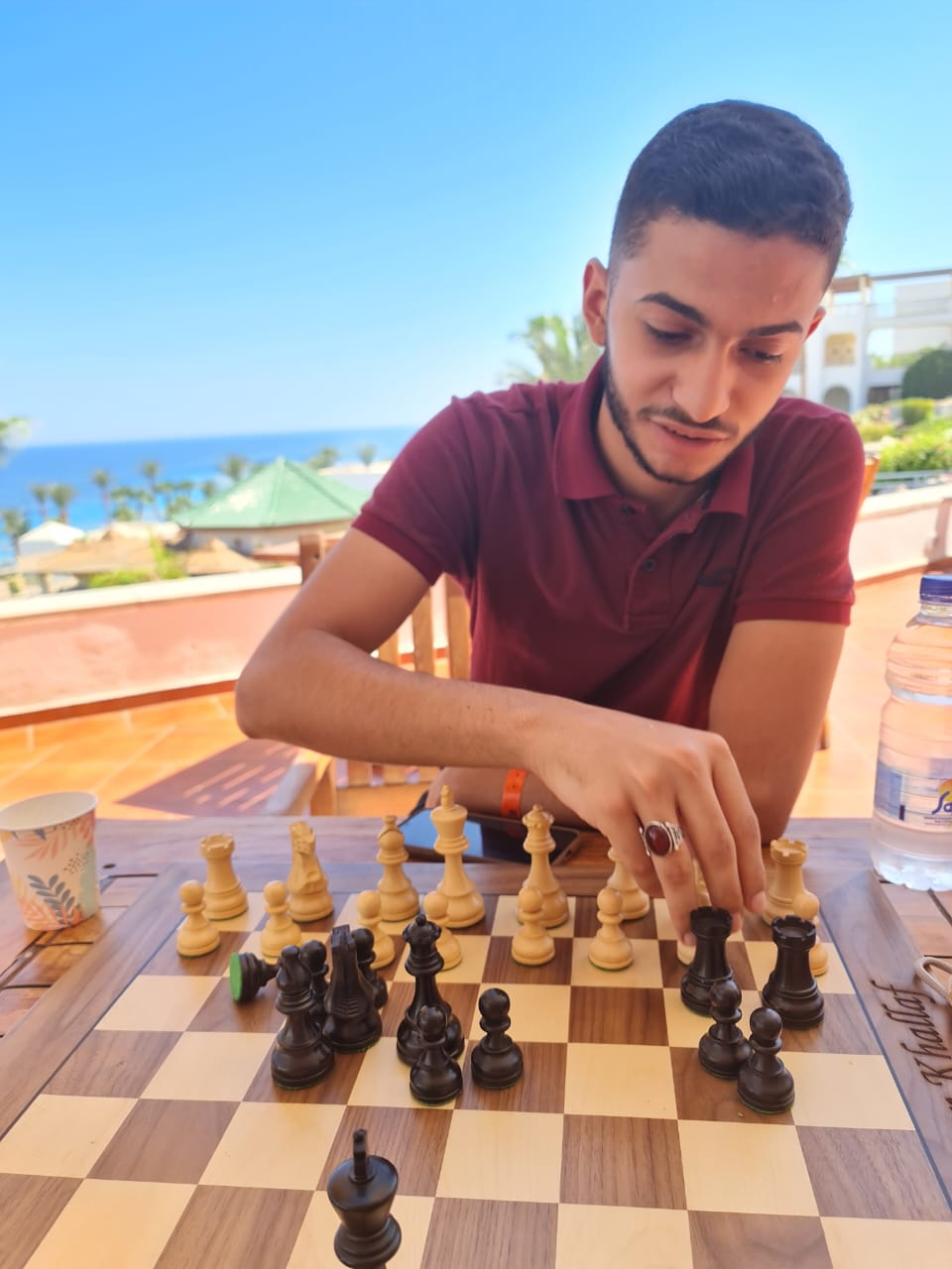 عبد الرحمن خلاف الطالب الفائز بالمركز الأول في مونديال جامعة طنطا للشطرنج (4)